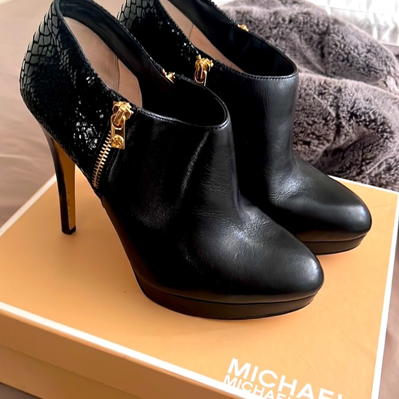 Michael Kors boots - Picture 1 of 3